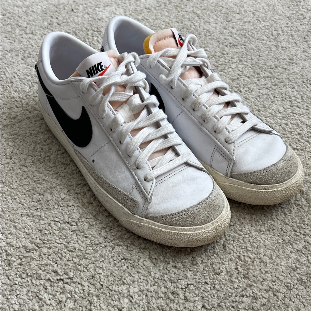 Nike White and Black Low-Top Sneakers